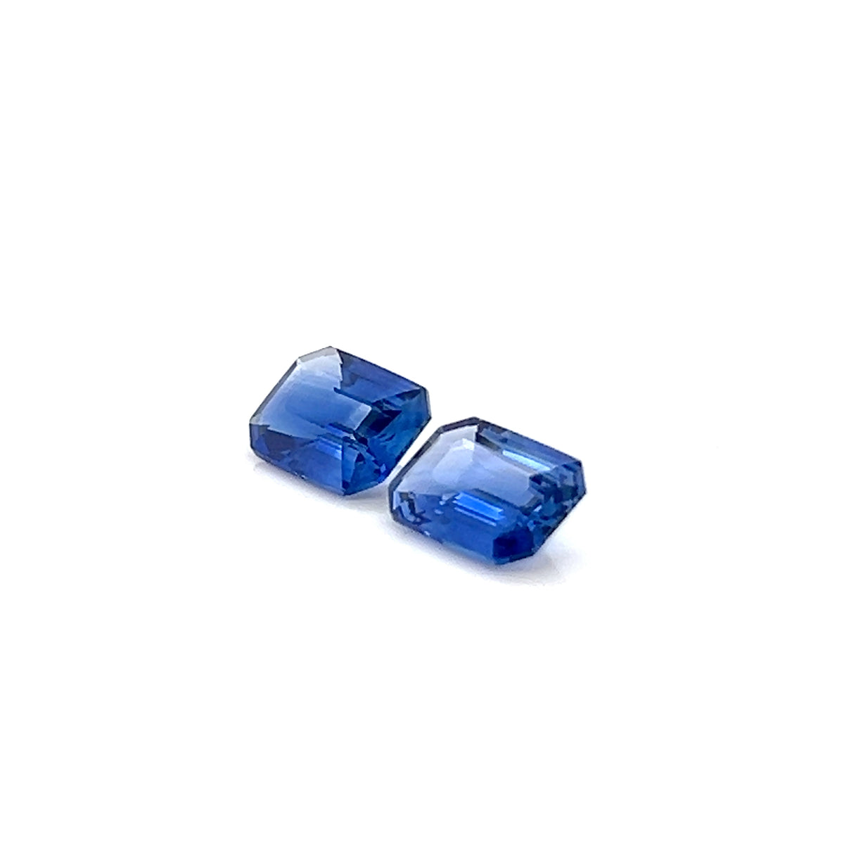 BLUE SAPPHIRE EMERALD CUT