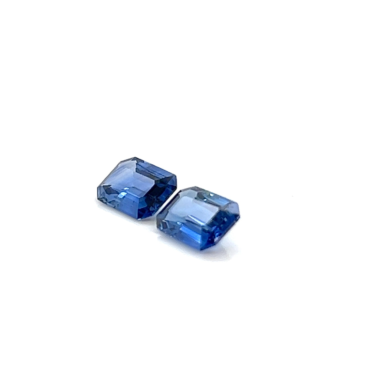 BLUE SAPPHIRE EMERALD CUT