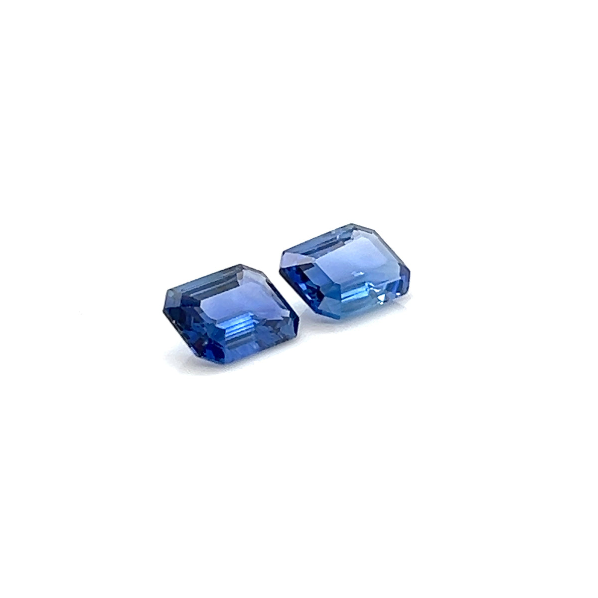 BLUE SAPPHIRE EMERALD CUT