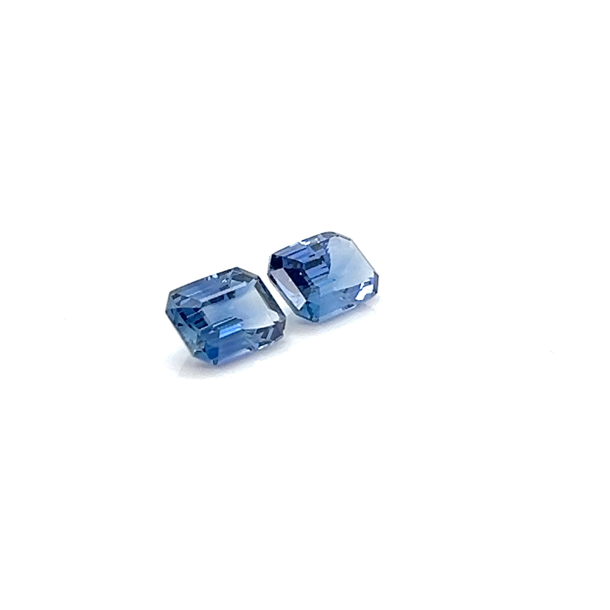 BLUE SAPPHIRE EMERALD CUT