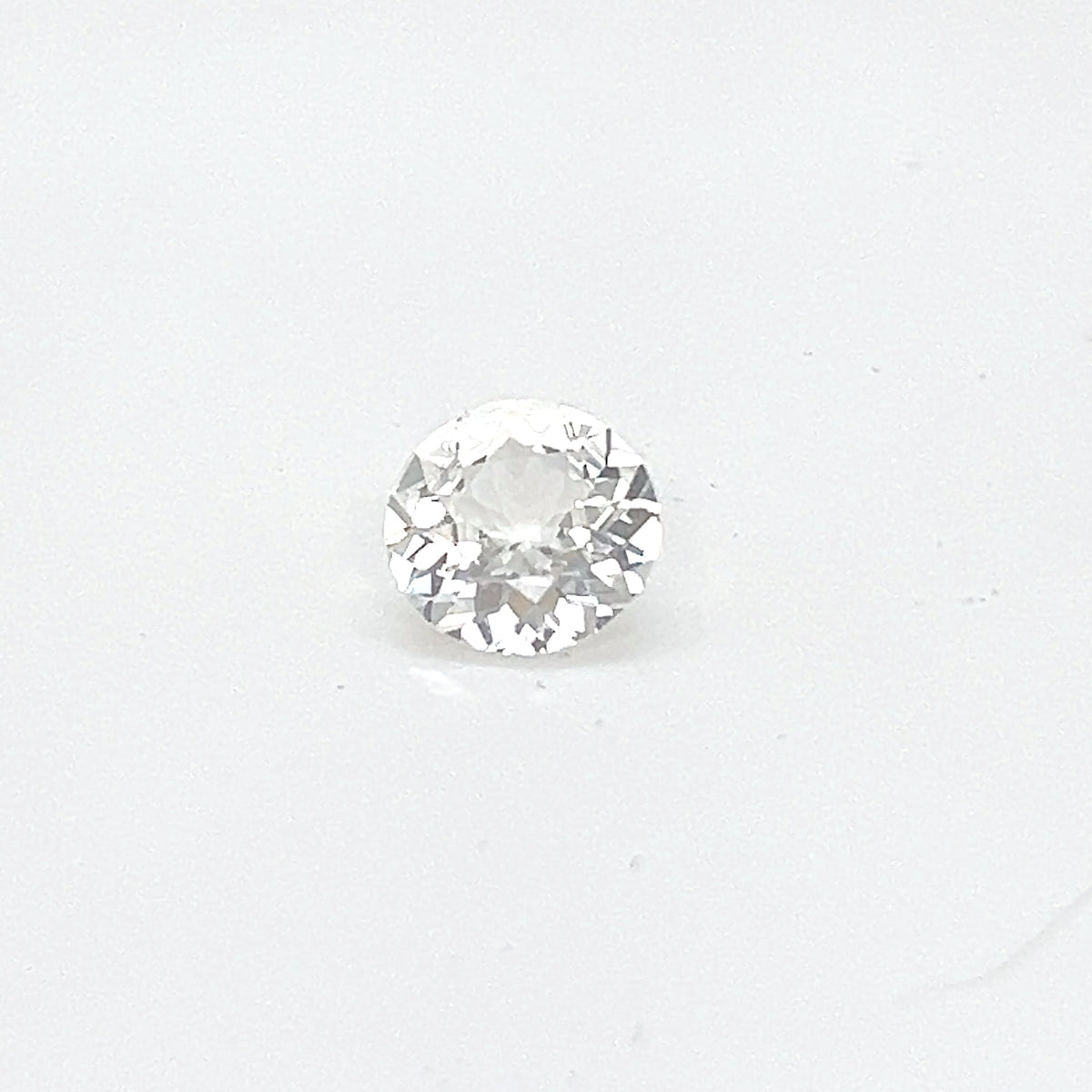 WHITE SAPPHIRE ROUND