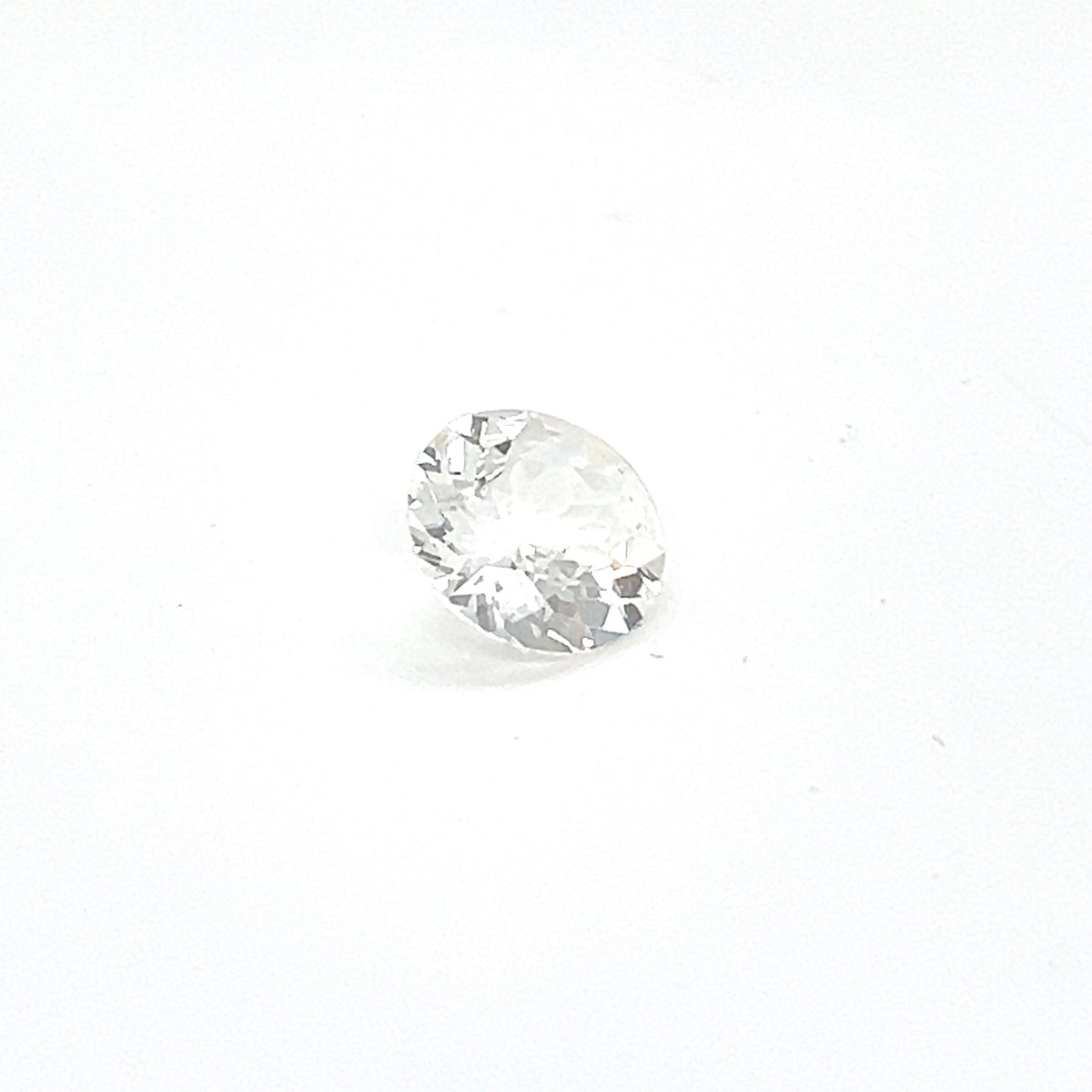 WHITE SAPPHIRE ROUND